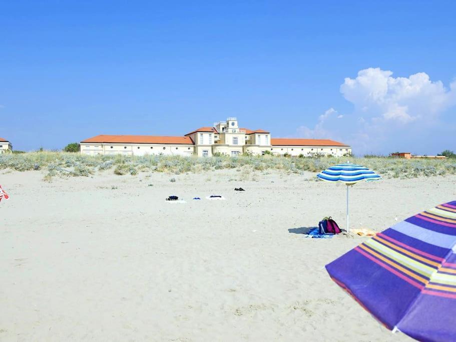 Duenenresidenz Regina Elena Ferienwohnung Am Strand Calambrone Exterior foto